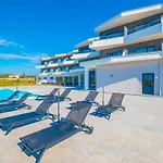 Delfin Lanterna 4*