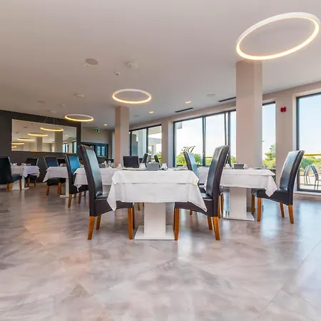 Delfin Lanterna Hotel 4*