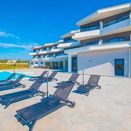 Delfin Lanterna 4*