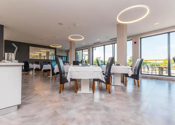 Delfin Lanterna Hotel 4*