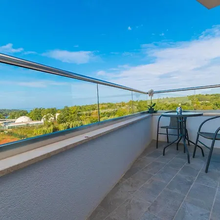 Delfin Lanterna מלון 4*